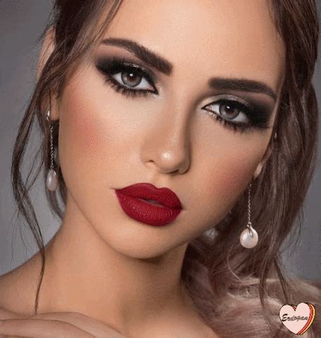 Hareketli GIF - GIPHY'de Bul ve Paylaş | Bridal makeup red lips, Sexy makeup, Red lip makeup