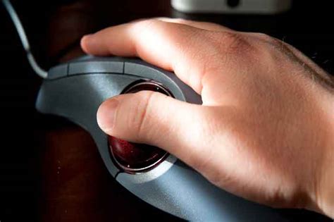 What are the advantages & disadvantages of using a Trackball? And why ...