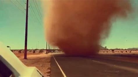 Dust devil 'chases' motorist in Arizona | News UK Video News | Sky News