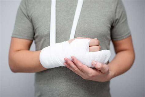 6 First Aid Tips For Fractures And Dislocations