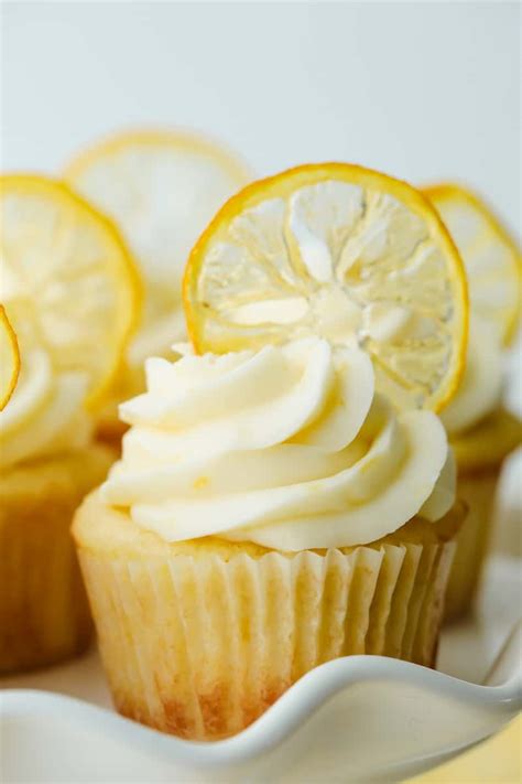 Lemon Cupcakes with Lemon Cream Cheese Frosting | The Recipe Critic