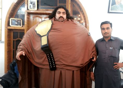 Khan Baba-Strongman who claims to weigh over 900 lbs : r/WTF