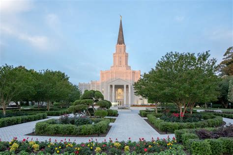 Houston Texas Temple Reopens After Rededication - Latter-day Saint Missionaries