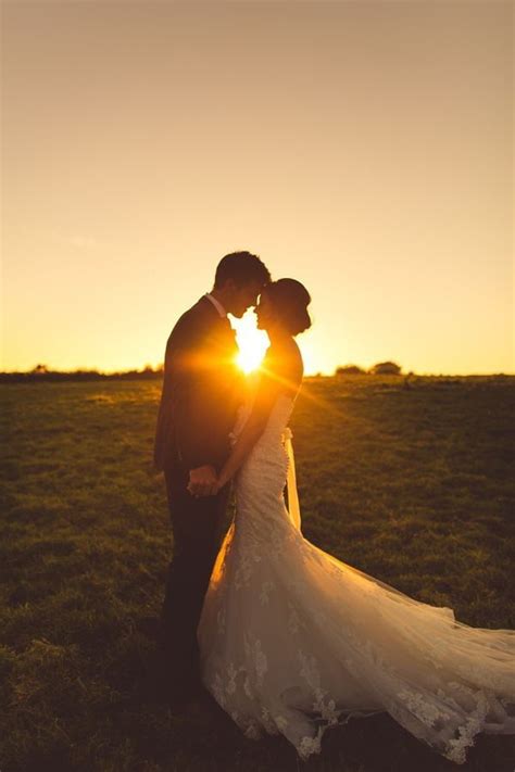 ️ 20 Stunning Romantic Sunset Wedding Photo Ideas - Hi Miss Puff | Sunset wedding photos ...