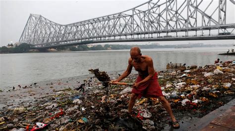 Contaminación: La muerte del Ganges, el río sagrado de la India