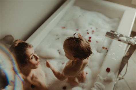 Mother + Daughter Bubble Bath Session - Lethbridge, AB — Ashley M ...