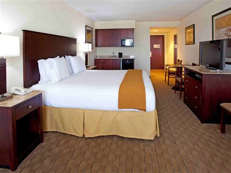 Affordable Hotels in Columbus, GA | Holiday Inn Express & Suites ...