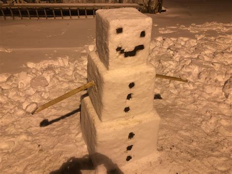 Made a Minecraft snowman irl. Full credits to u/ hiimricky13 Minecraft Pictures, Minecraft Funny ...