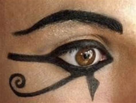 Mummy makeup | Egyptian eye makeup, Egyptian makeup, Ancient egyptian makeup