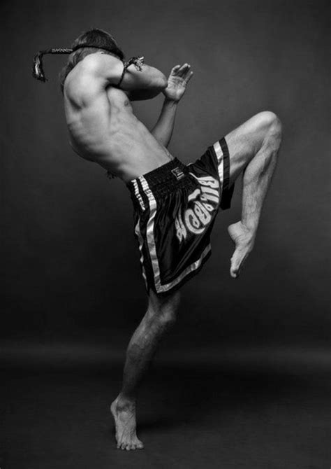 Muay Thai knee strike | Artes Marciales | Pinterest | Pictures, Martial ...