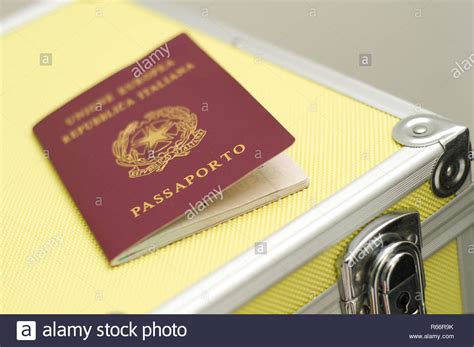 Passport control airport italy hi-res stock photography and images - Alamy