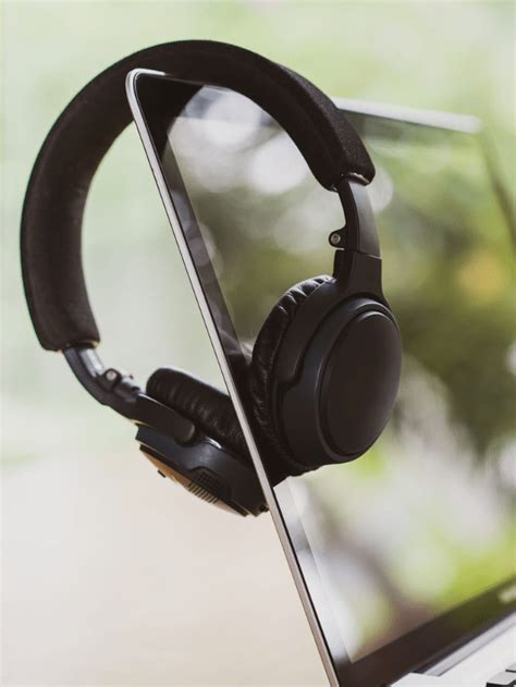 How to Pair JBL Headphones (For All Devices) | Producer Hive