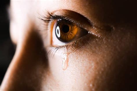 10 Causes of Watery Eyes: Diagnosis and Treatment - Dry Eye Directory