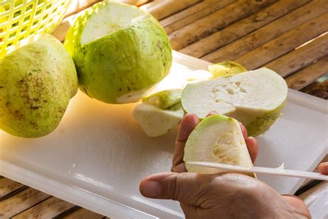 How To Store Guavas | Storables