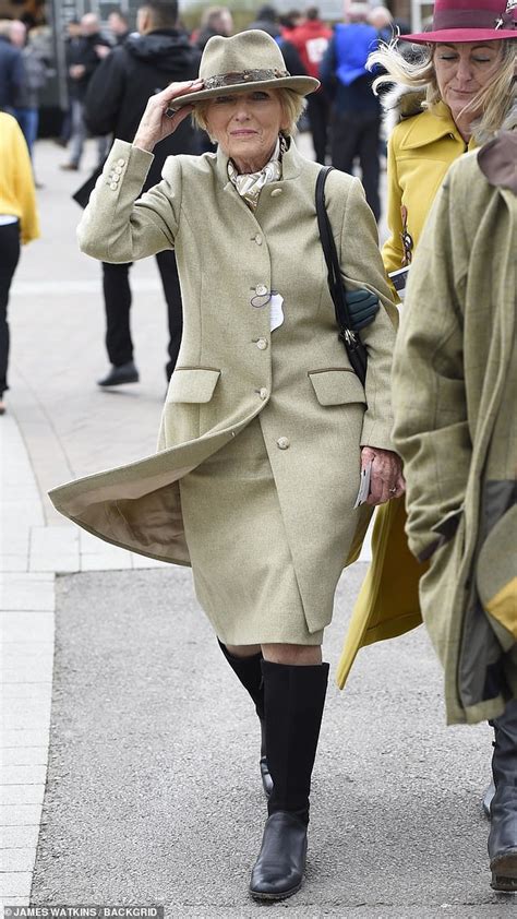 Mary Berry looks stylish in eggshell co-ord as she joins daughter Annabel Hunning at Cheltenham ...