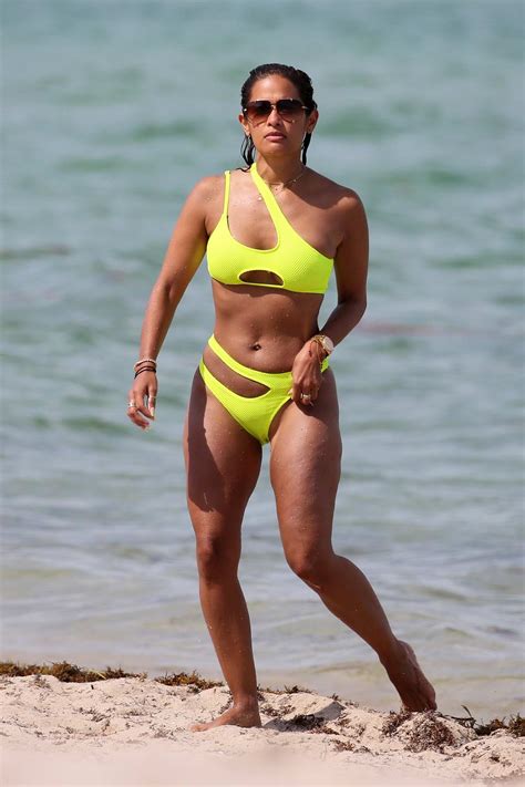 Rocsi Diaz stuns in a neon green bikini as she enjoys a day at the beach in Miami, Florida