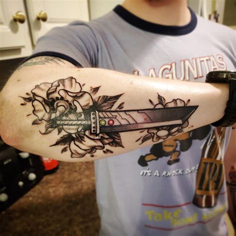 Floral Buster Sword by Peter Harren @ Beloved Studio in Saint Paul, MN : r/tattoo