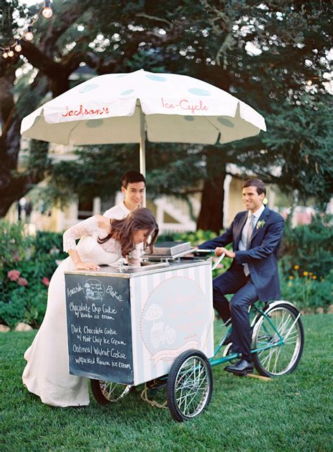 10 Ideas for a Food Truck Wedding