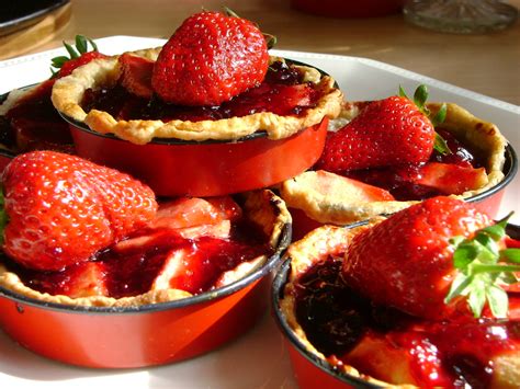 Strawberry tarts | Yummy strawberry and apple tarts, for Fos… | Flickr