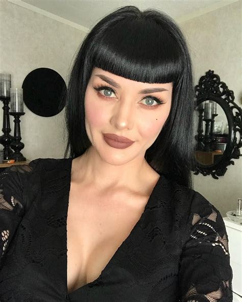 𝕾𝖙𝖆𝖞 𝖈𝖗𝖊𝖊𝖕𝖞 | Hairstyles with bangs, Goth hair, Pin up hair