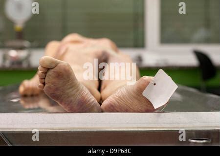 A dead woman lies on a table of the depanrtmend for forensic Stock Photo: 57651081 - Alamy