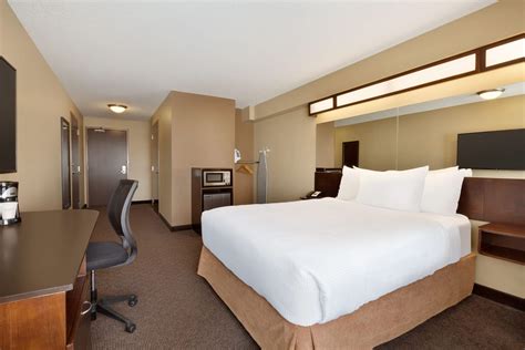 Microtel Inn & Suites by Wyndham Weyburn | Weyburn, SK Hotels