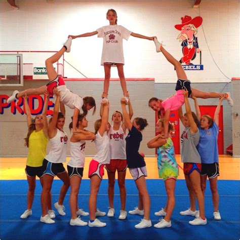 Cheer pyramid (With images) | Youth cheerleading, Cheer routines, Cheer poses