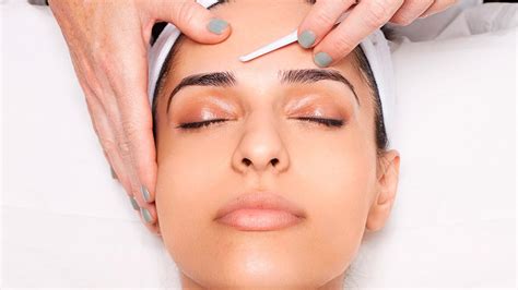 Dermaplaning: Benefits, Results, Side Effects And How To Do It?