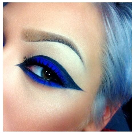 Blue eyeshadow. Crazy cool! Crazy Eye Makeup, Blue Makeup, Makeup Inspo ...