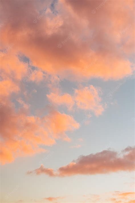 Cielo del atardecer lleno de nubes | Foto Premium