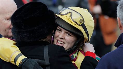 Lizzie Kelly: Record-breaking jump jockey announces retirement | Racing ...