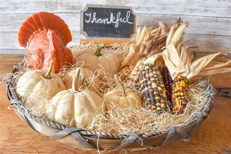 How to Make a Thanksgiving Decor Basket - Zucchini Sisters