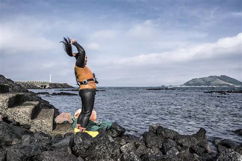 Preparing to take the plunge - Haenyeo Jeju Island | Photography Print