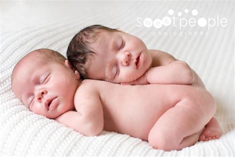 Twin Babies Sleeping - 23 photos which are simply visual sugar cubes