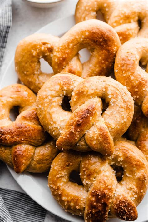 Soft Pretzel Recipe {Easy No Boil Soft Pretzels!} – WellPlated.com - KARKEY