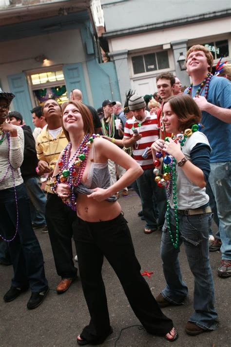 File:Bourbon Street Beeds Mardi Gras 2007.jpg