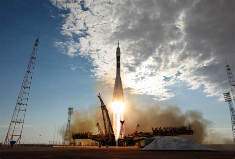 File:Soyuz TMA-05M rocket launches from Baikonur 4.jpg