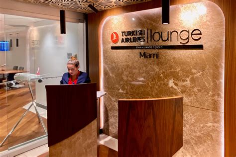 The 8 do’s and don’ts in an airport lounge - The Points Guy