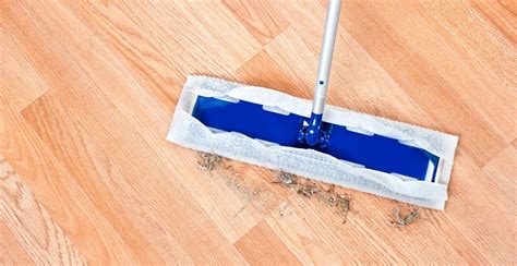 5 Best Floor Dusters UK (2022 Review) | Spruce Up!