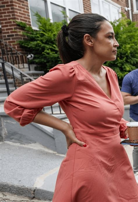 Does mommy aoc shave, trim, or is she all natural?🐱 : r/AOCisMommy