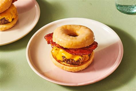 The Luther Burger: A Doughnut Bacon Cheeseburger Recipe