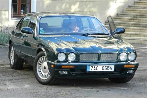 Jaguar XJ-X300