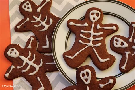 Chocolate gingerbread skeletons recipe for Halloween