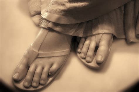 The Story Behind "Greek Foot": The Medical Phenomenon in Grecian Artwork