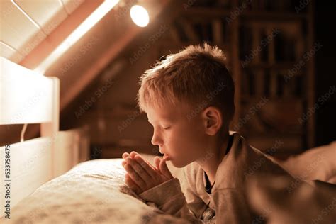 Little boy praying in bed before sleep Stock Photo | Adobe Stock