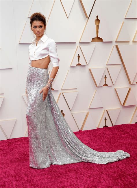 Zendaya Wore an Elevated Crop Top to the Oscars 2022 Red Carpet — See ...