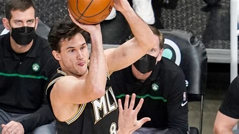 Hawks' Danilo Gallinari Puts On Historic Shooting Performance, Sends Celtics To Fourth Loss In ...