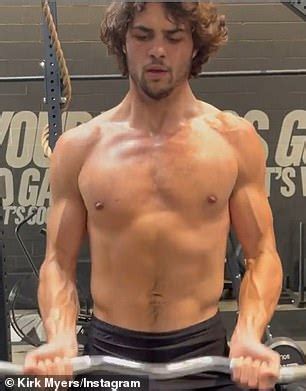 Noah Centineo shows off his dramatic physical transformation as he ...