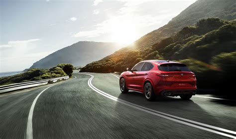 Alfa Romeo presenta il suo primo SUV: Stelvio - Wired