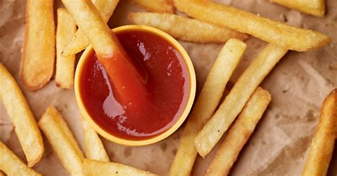 Ketchup: Nutrition Facts, Benefits, Downsides, Alternatives